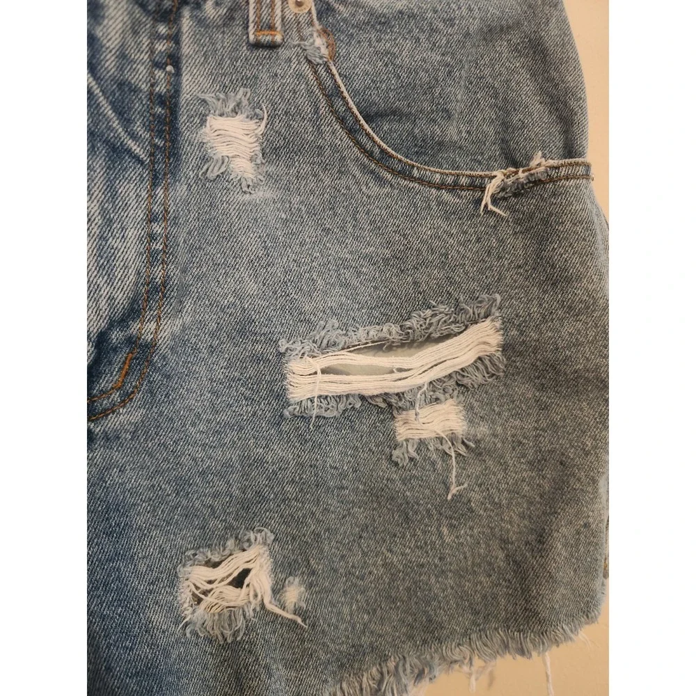 Vintage Mountain Lake Denim Shorts With Embroidered Southwestern Belt Size 10‎